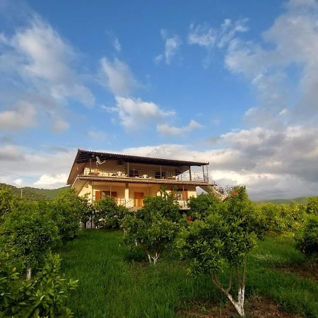 בראט Guest House Xhaferaj מראה חיצוני תמונה