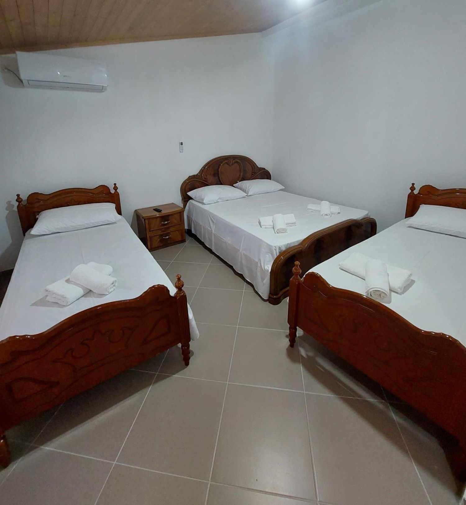 בראט Guest House Xhaferaj מראה חיצוני תמונה