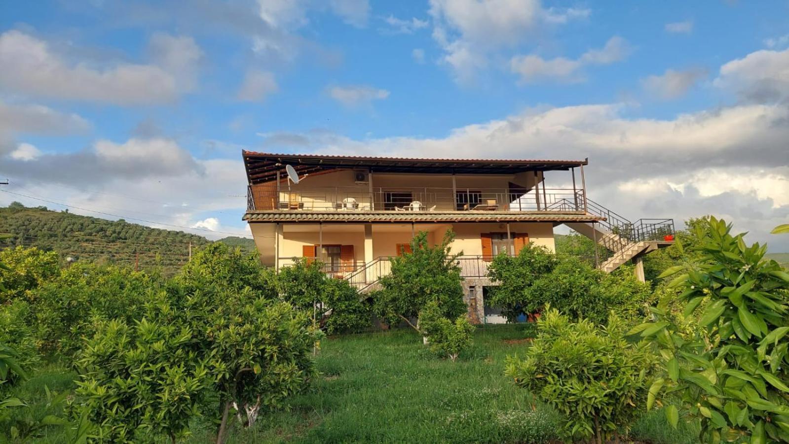 בראט Guest House Xhaferaj מראה חיצוני תמונה