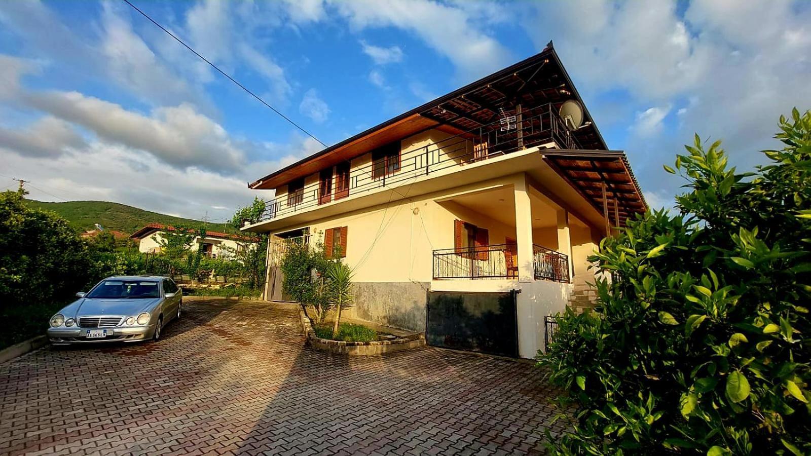 בראט Guest House Xhaferaj מראה חיצוני תמונה